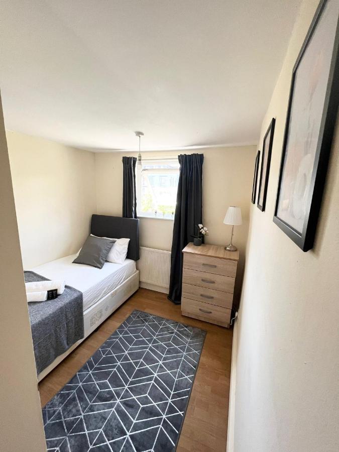 Amazing New House In Guest house London