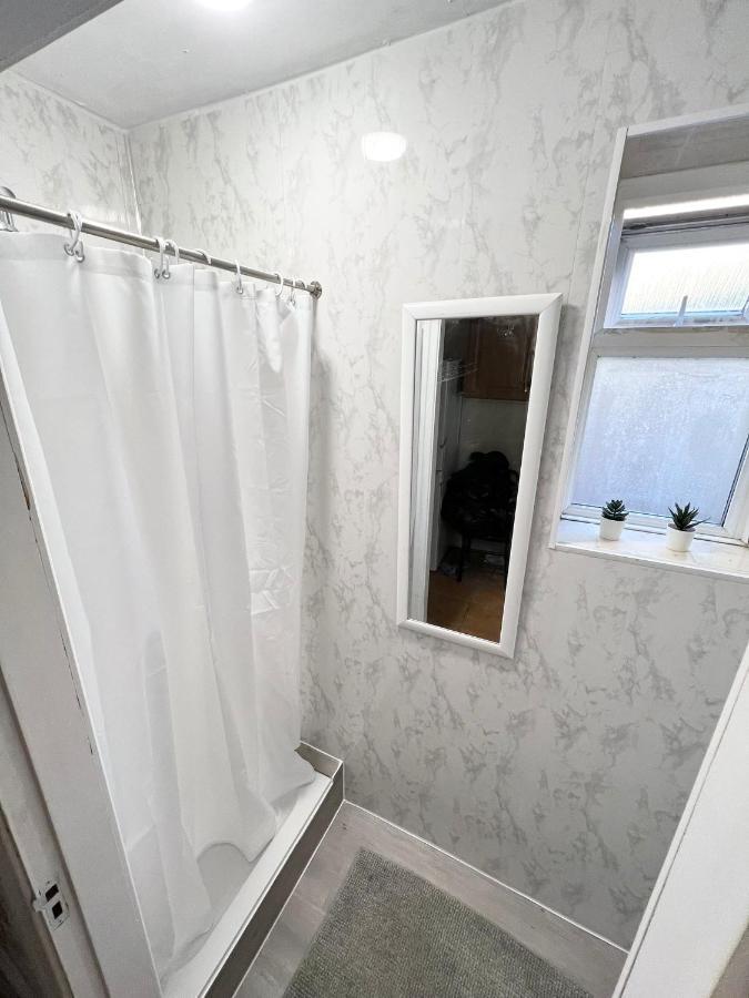 Guest house Amazing New House In London
