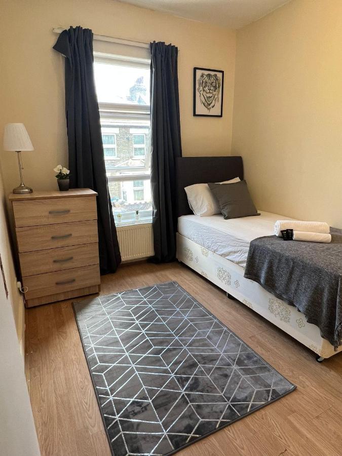Guest house Amazing New House In London