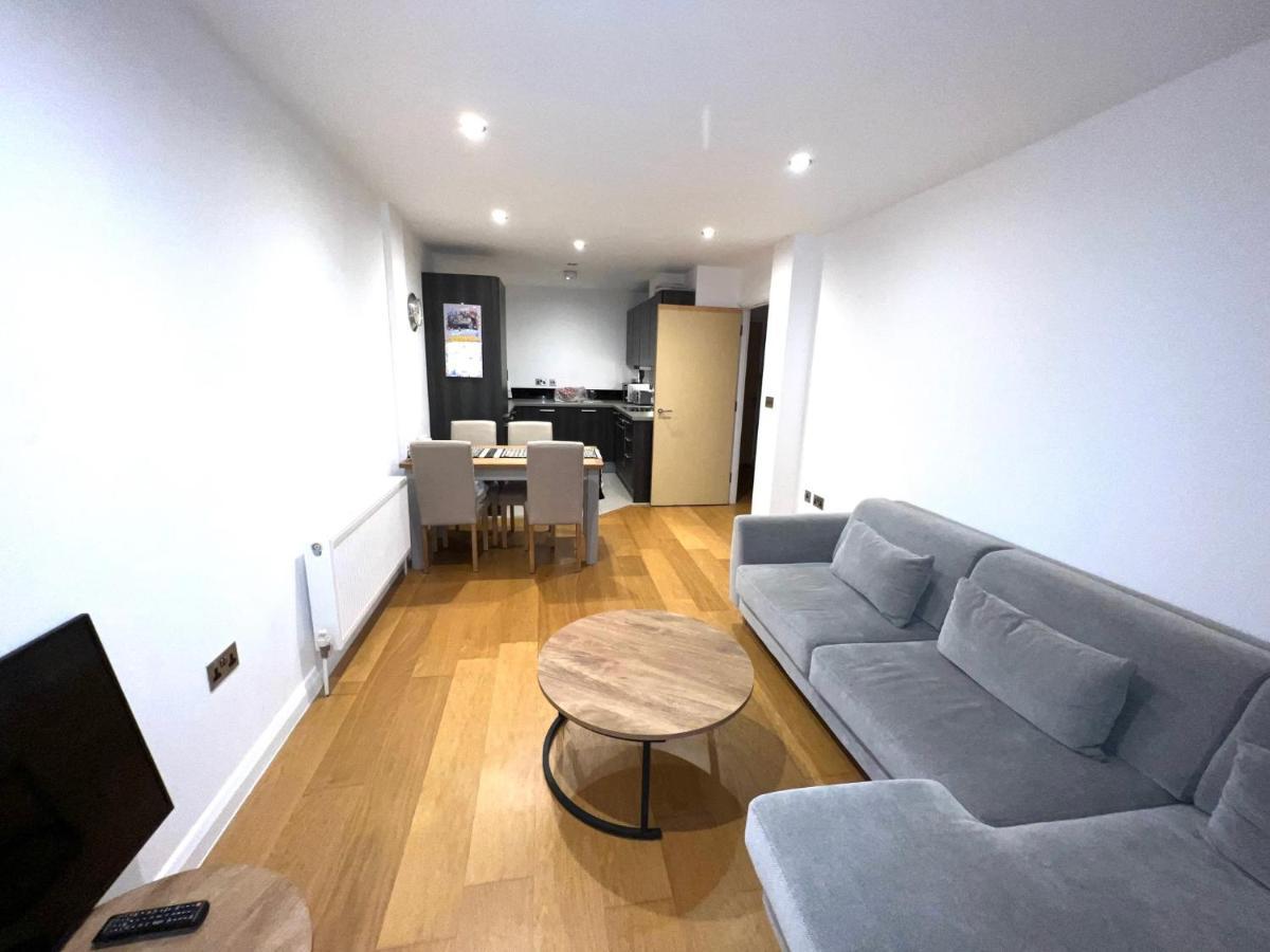 Charles Court Apartment *