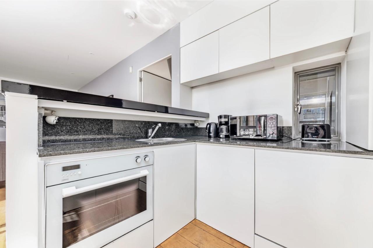 Interior-designer With 2 Terraces Apartment