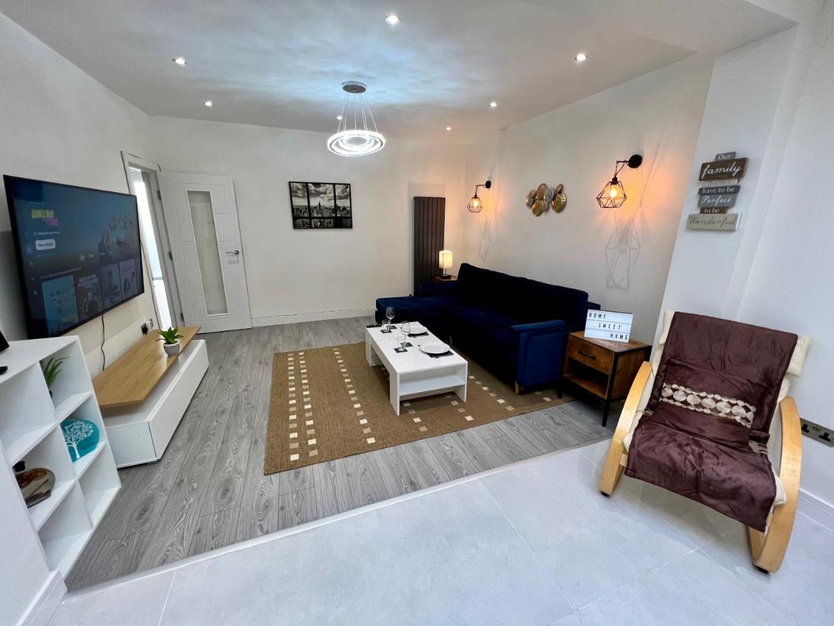 Wembley Stadium 5 Star Brand New Luxury Sleeps 14 With Parking