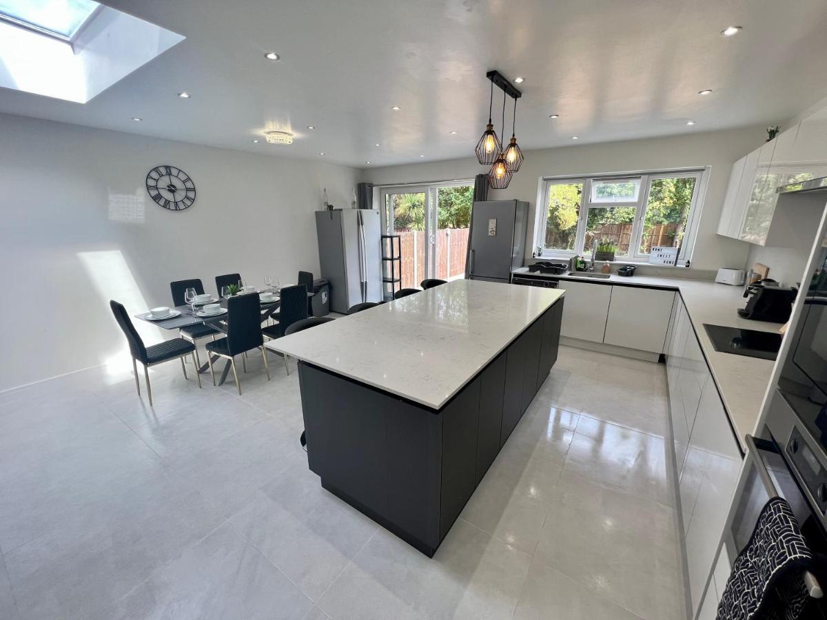 Wembley Stadium 5 Star Brand New Luxury Sleeps 14 With Parking London