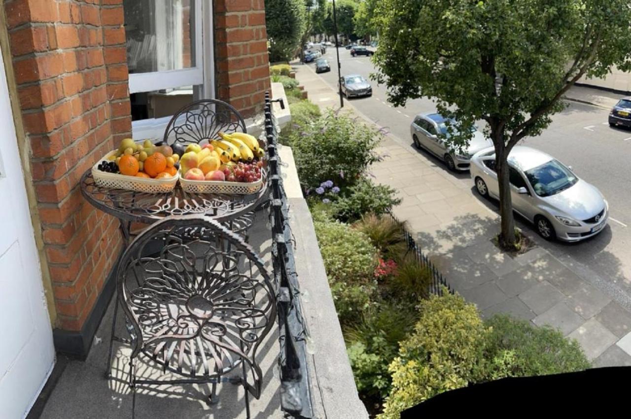 Apartment Hyde Park Mansion: Spacious 3-bedroom Balcony Retreat