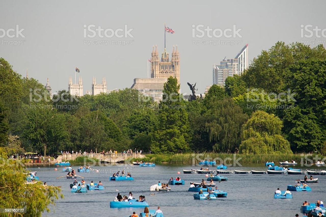 Apartment Hyde Park Mansion: Spacious 3-bedroom Balcony Retreat London