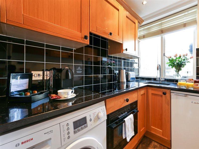 10 Curzon Street By Mansley Apartment