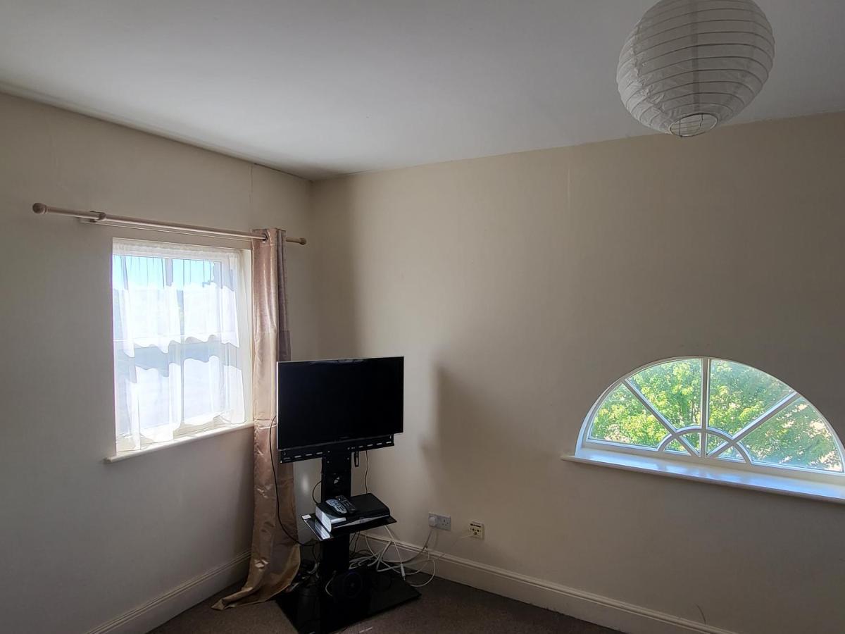 Apartment Spacious Neat Penthouse With Great View In *