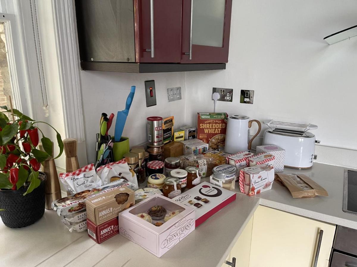 Hyde Park Mansion: Spacious 3-bedroom Balcony Retreat Londres