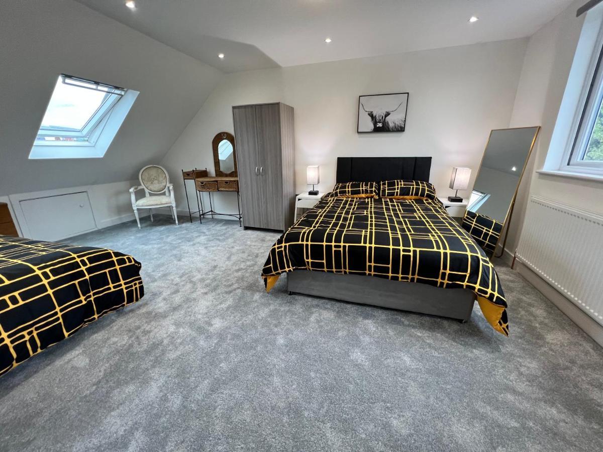 Wembley Stadium 5 Star Brand New Luxury Sleeps 14 With Parking Holiday home
