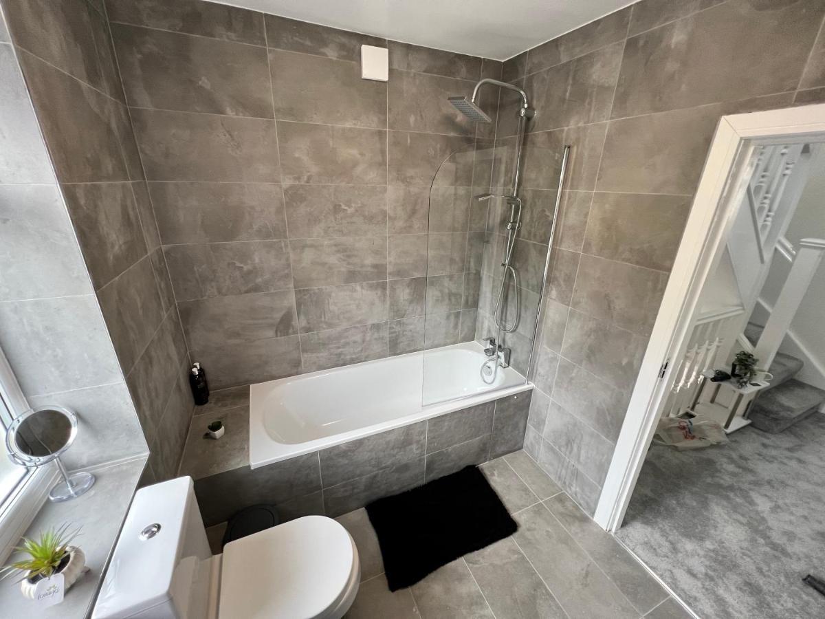 Wembley Stadium 5 Star Brand New Luxury Sleeps 14 With Parking * London