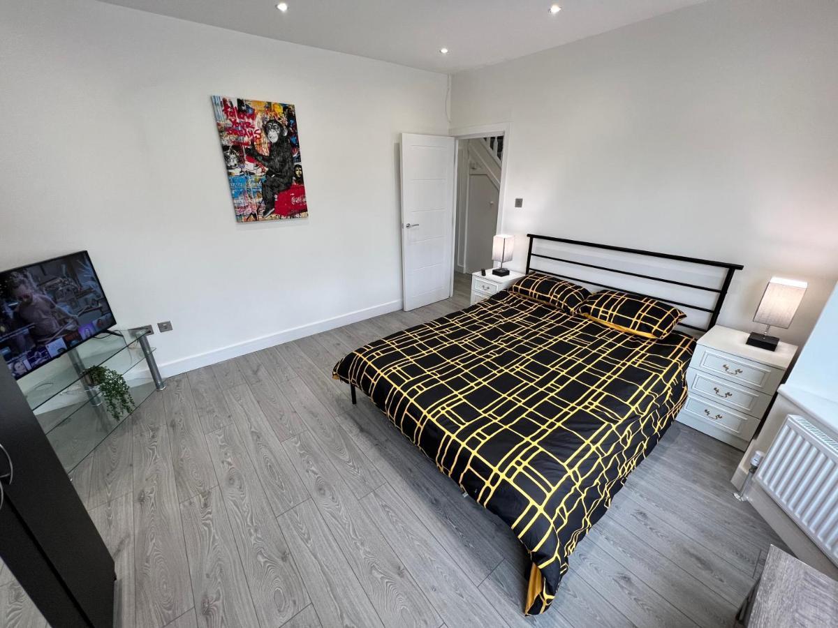Holiday home Wembley Stadium 5 Star Brand New Luxury Sleeps 14 With Parking London
