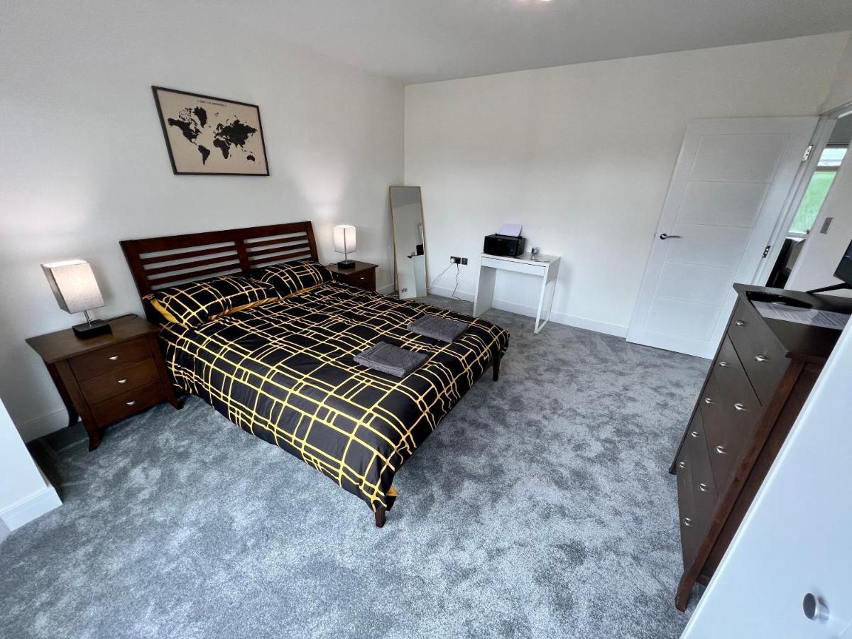 Wembley Stadium 5 Star Brand New Luxury Sleeps 14 With Parking Holiday home London