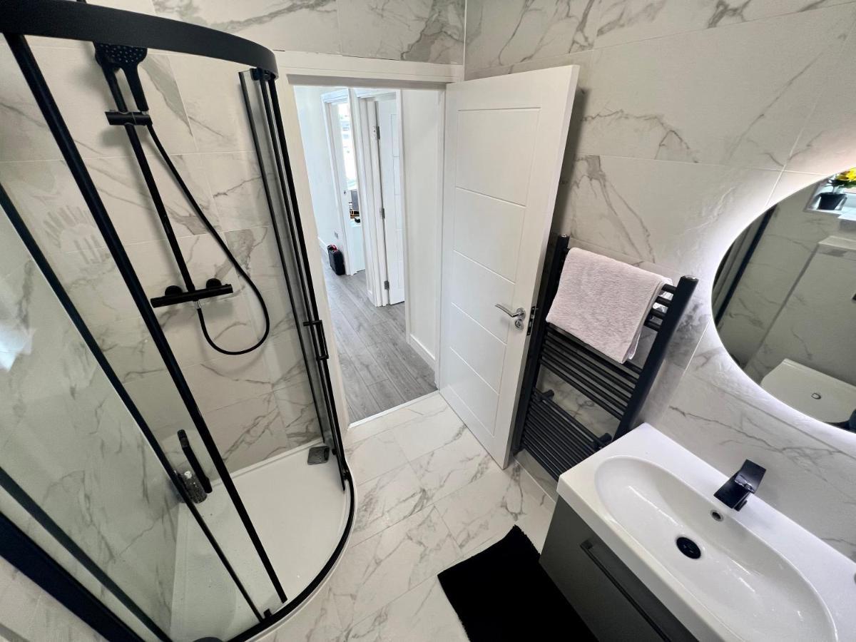 Wembley Stadium 5 Star Brand New Luxury Sleeps 14 With Parking London