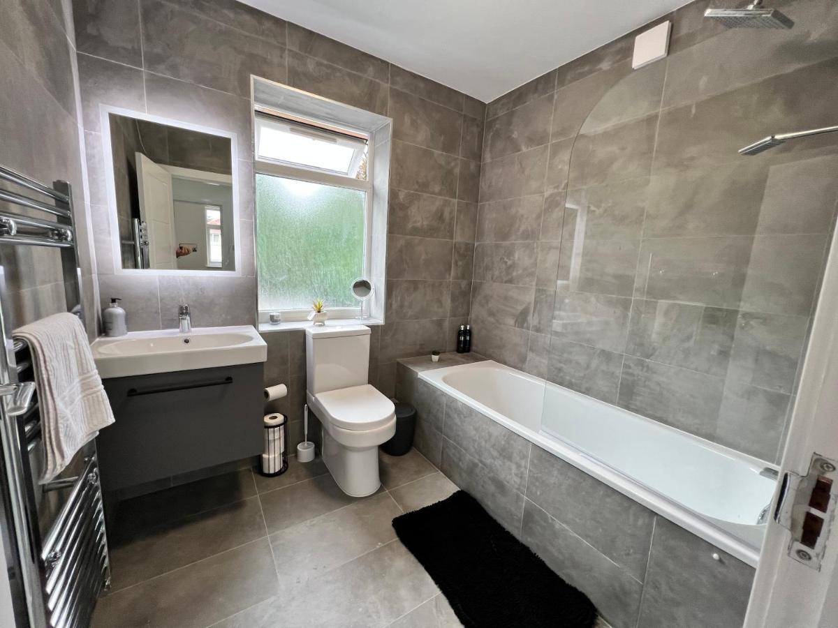 Holiday home Wembley Stadium 5 Star Brand New Luxury Sleeps 14 With Parking London