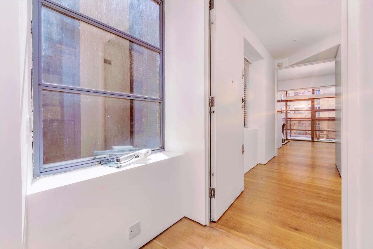Interior-designer With 2 Terraces London