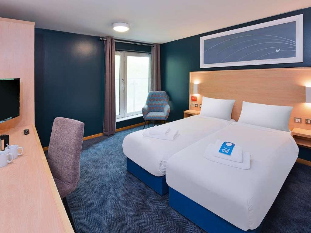 Travelodge Airport 3*