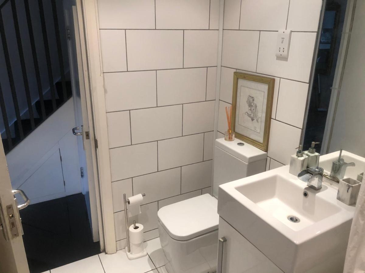 And Private Bathroom In The Whitehouse * London