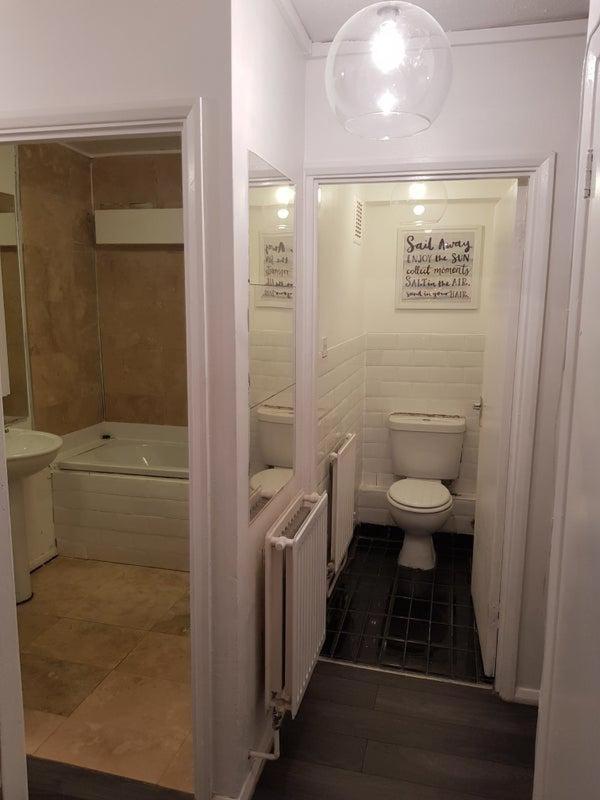 Homestay R2 Superking Sized Bed & 65