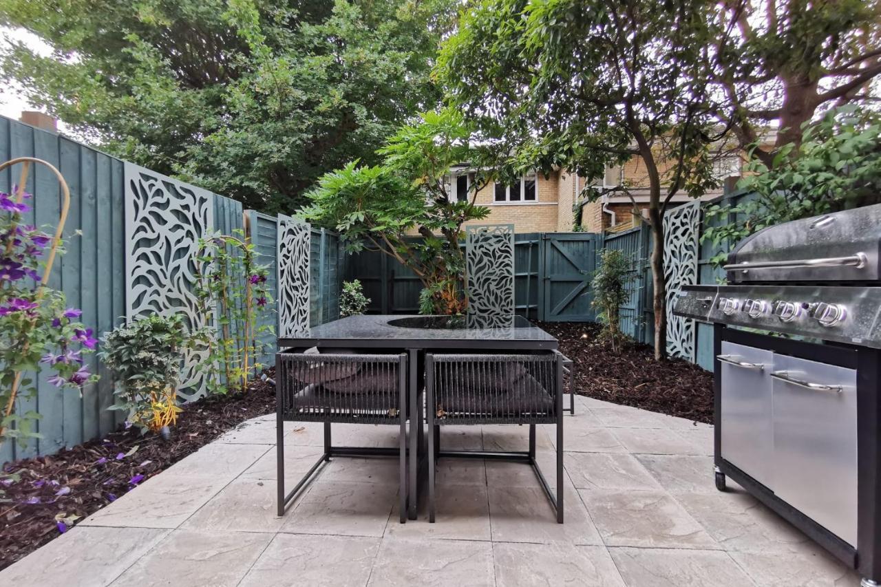 Beautiful 4 Bedroom Terrace House In Kings Holiday home London