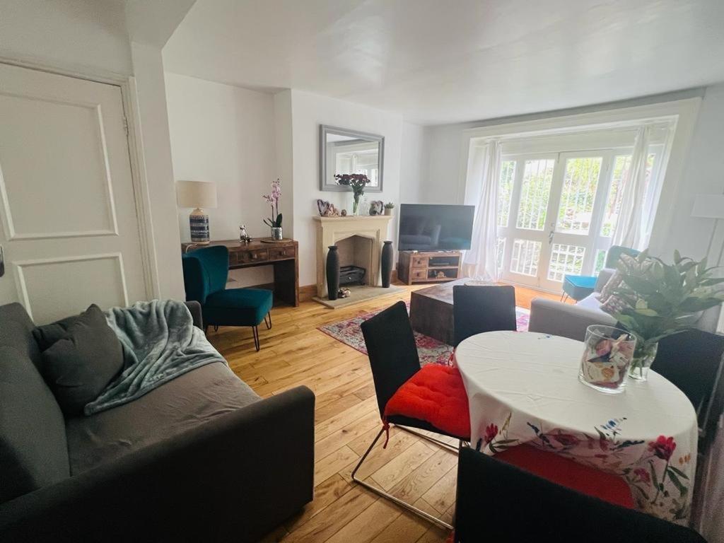 2 Bedroom Close To Camden Town Apartment London