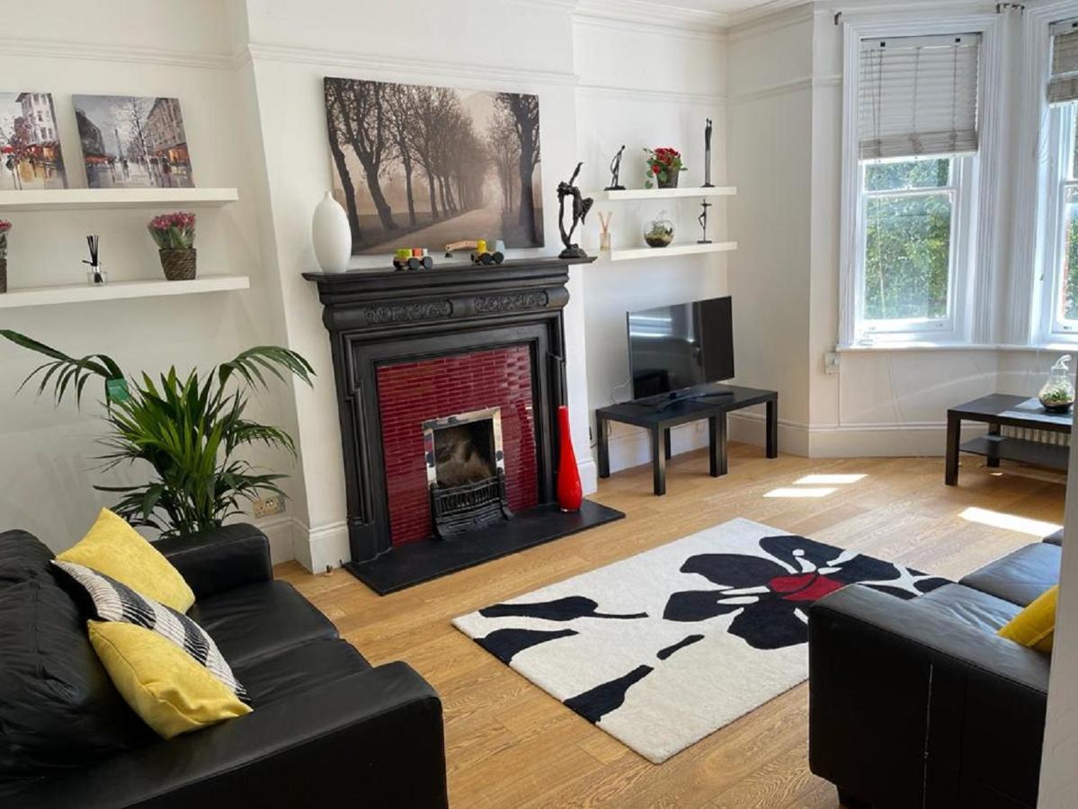 Hyde Park Mansion: Spacious 3-bedroom Balcony Retreat Londres