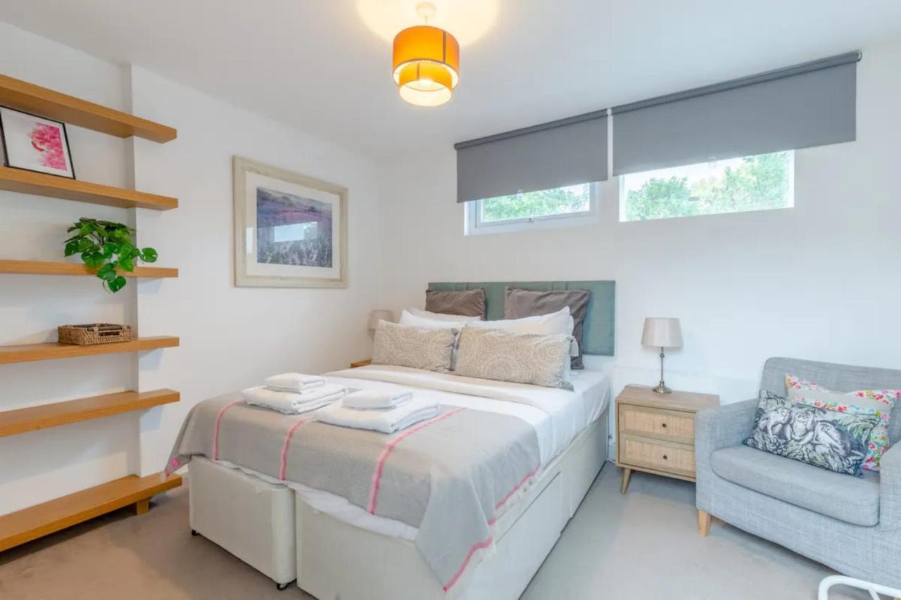 Cosy 1 Bedroom Near Wimbledon Station *