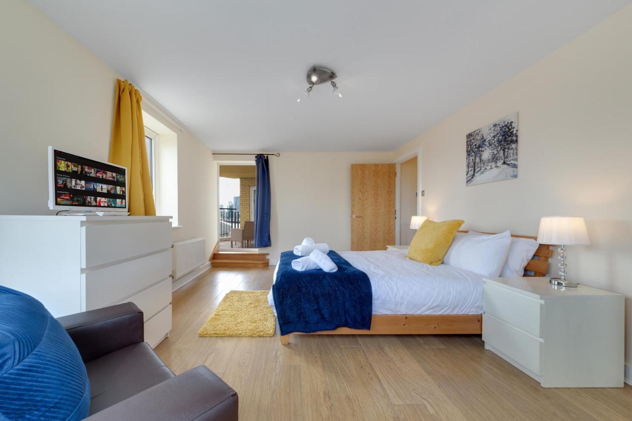 Flourish - Constant Court - Canary Wharf * London