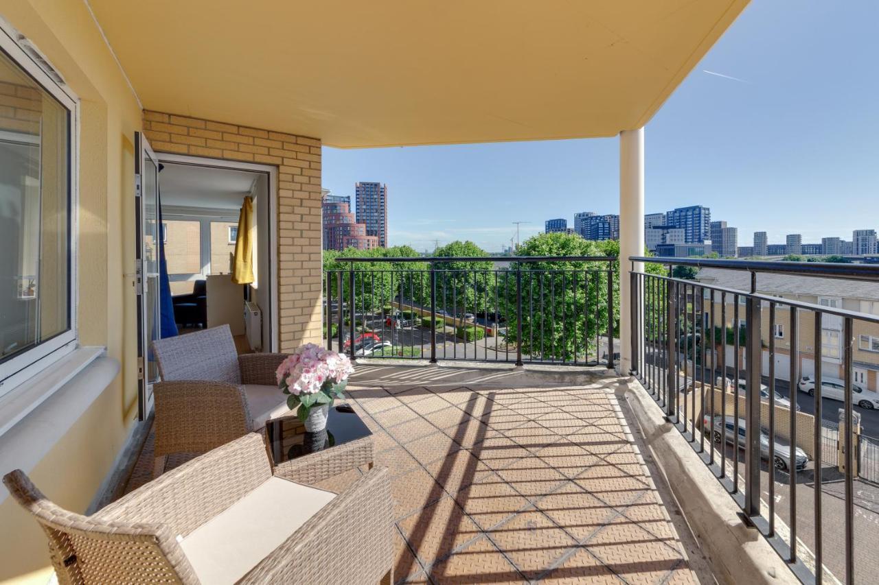 Flourish - Constant Court - Canary Wharf Apartment London