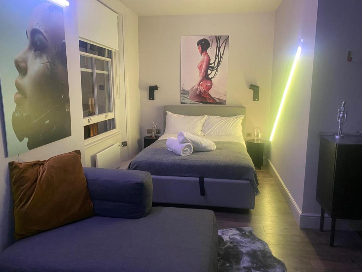 New Luxury Cyberpunk 1bed Studio Serviced Notting Hill Free Wifi & Netflix Location Perfect For Solo & Coupled Guests Londres