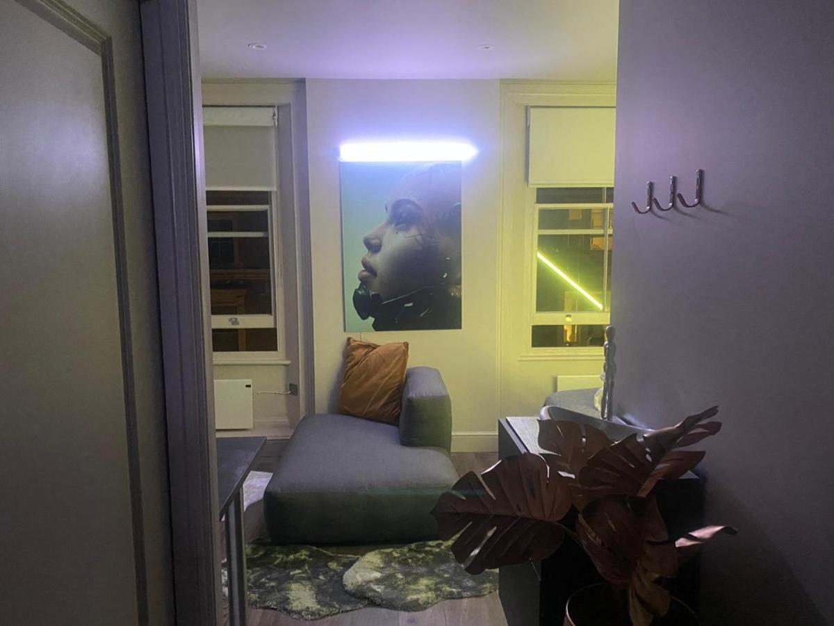 New Luxury Cyberpunk 1bed Studio Serviced Notting Hill Free Wifi & Netflix Location Perfect For Solo & Coupled Guests Apartamento