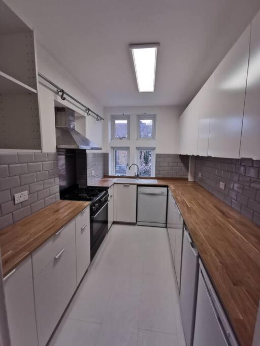 Cosmopolitan Paradise 'by Ellogan' Apartment