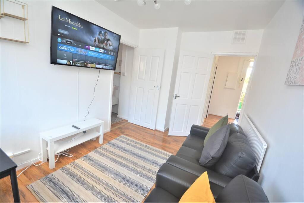 Zone 2 Two Bedroom Apartment *