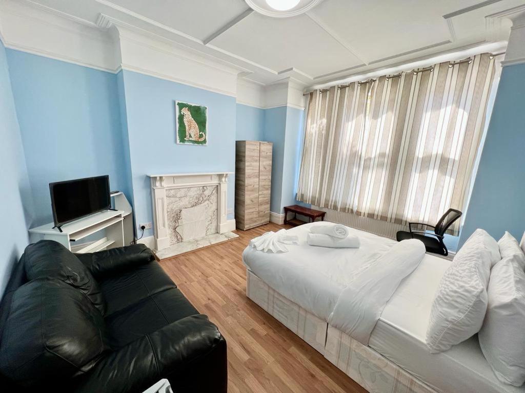 Spacious Double Bedroom! Privatunterkunft London
