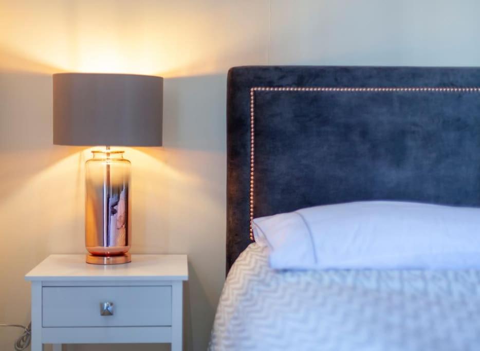 Thames View Apartment, Imperial Wharf Apartment *