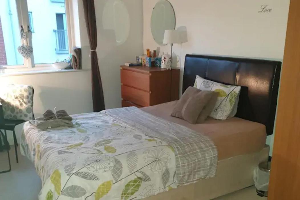 Privatunterkunft Modern Lovely Bedroom Close To Stations In East London, Zone 2 London