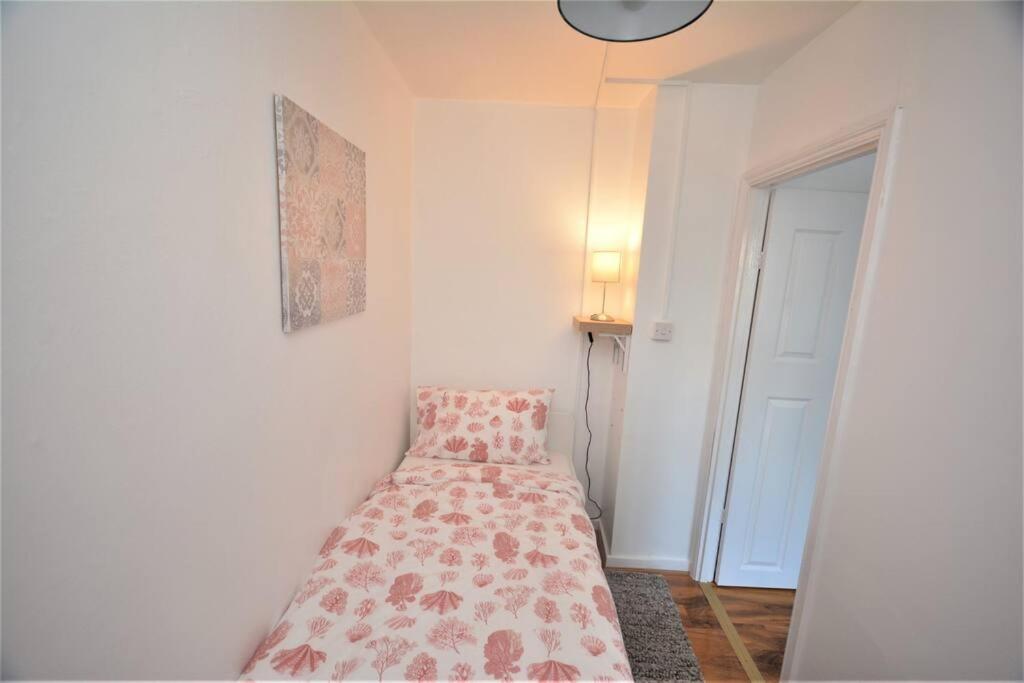 Zone 2 Two Bedroom Apartment London