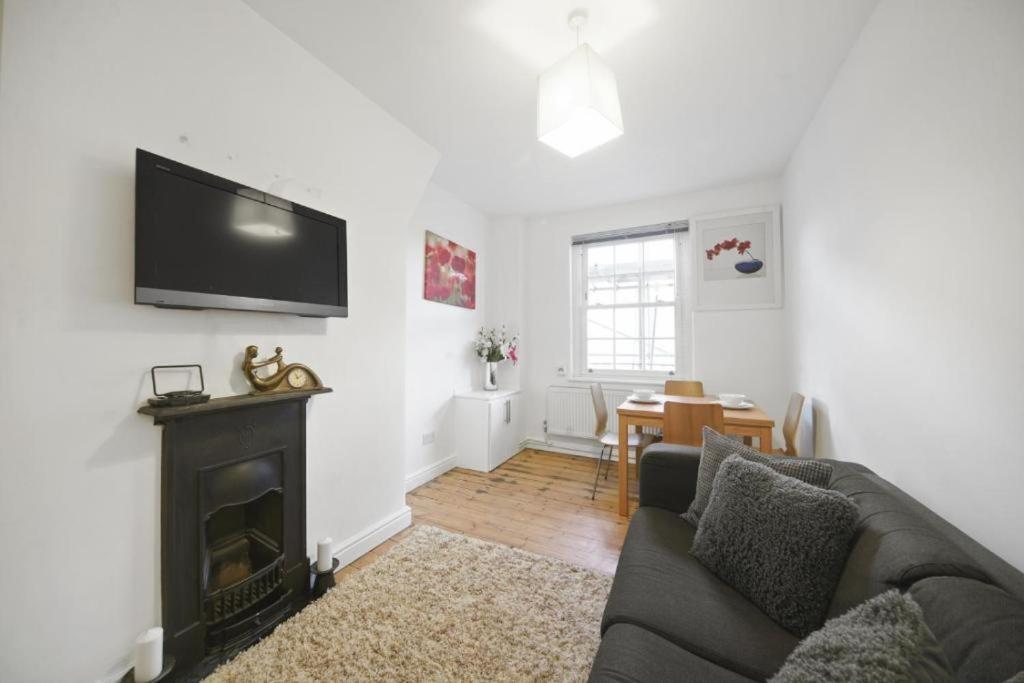 Modern Deluxe Camberwell Denmark London