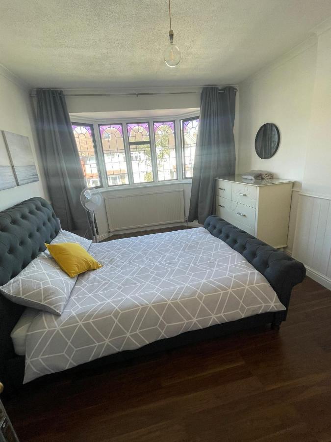 Lovely, Recently Refurbished Four Bedroom House.. Holiday home *