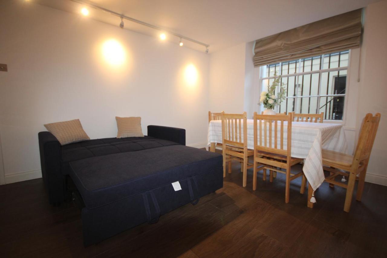 Superb Flat Near Victoria Station * London