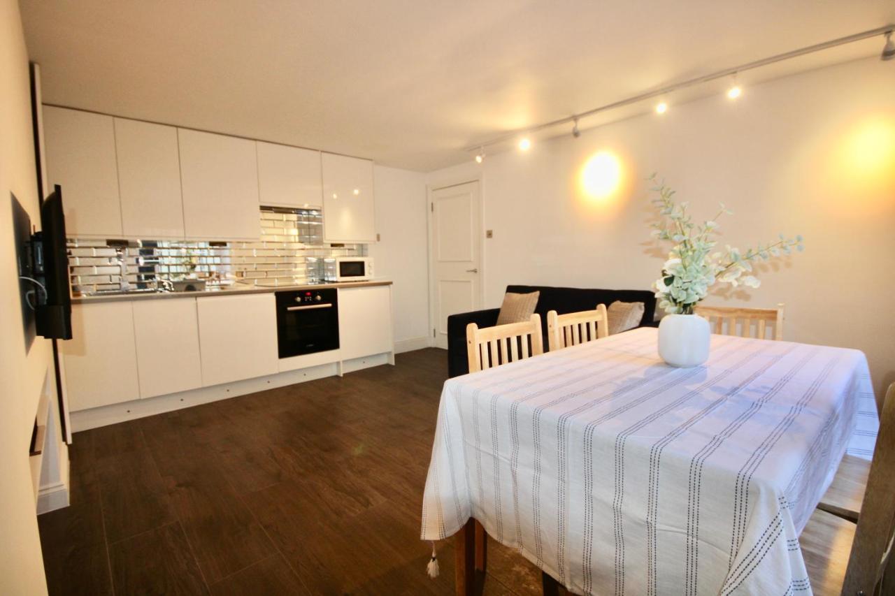 Superb Flat Near Victoria Station London