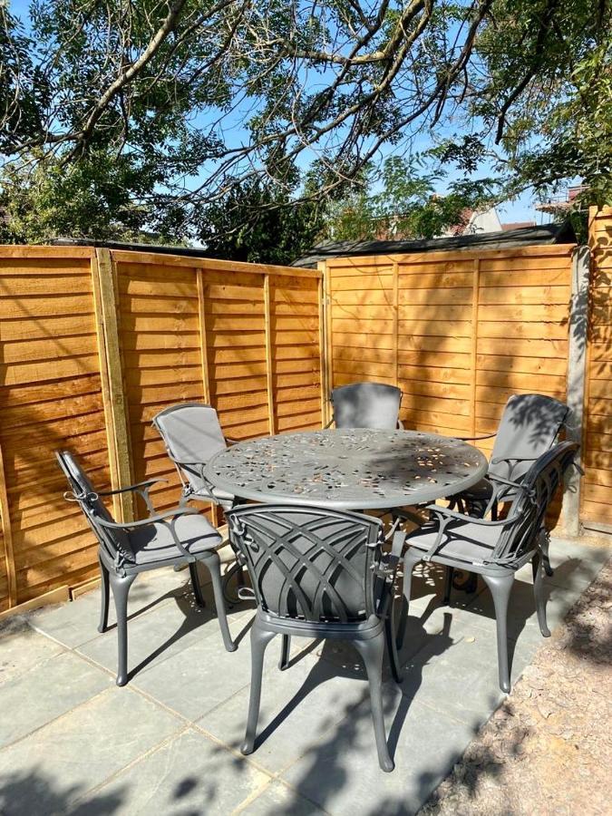 Wembley Luxury Residence- Opulence House Holiday home
