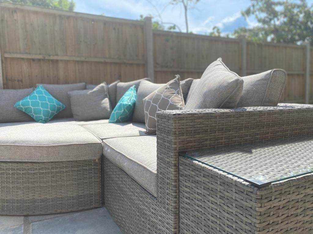 Wembley Luxury Residence- Opulence House Holiday home *