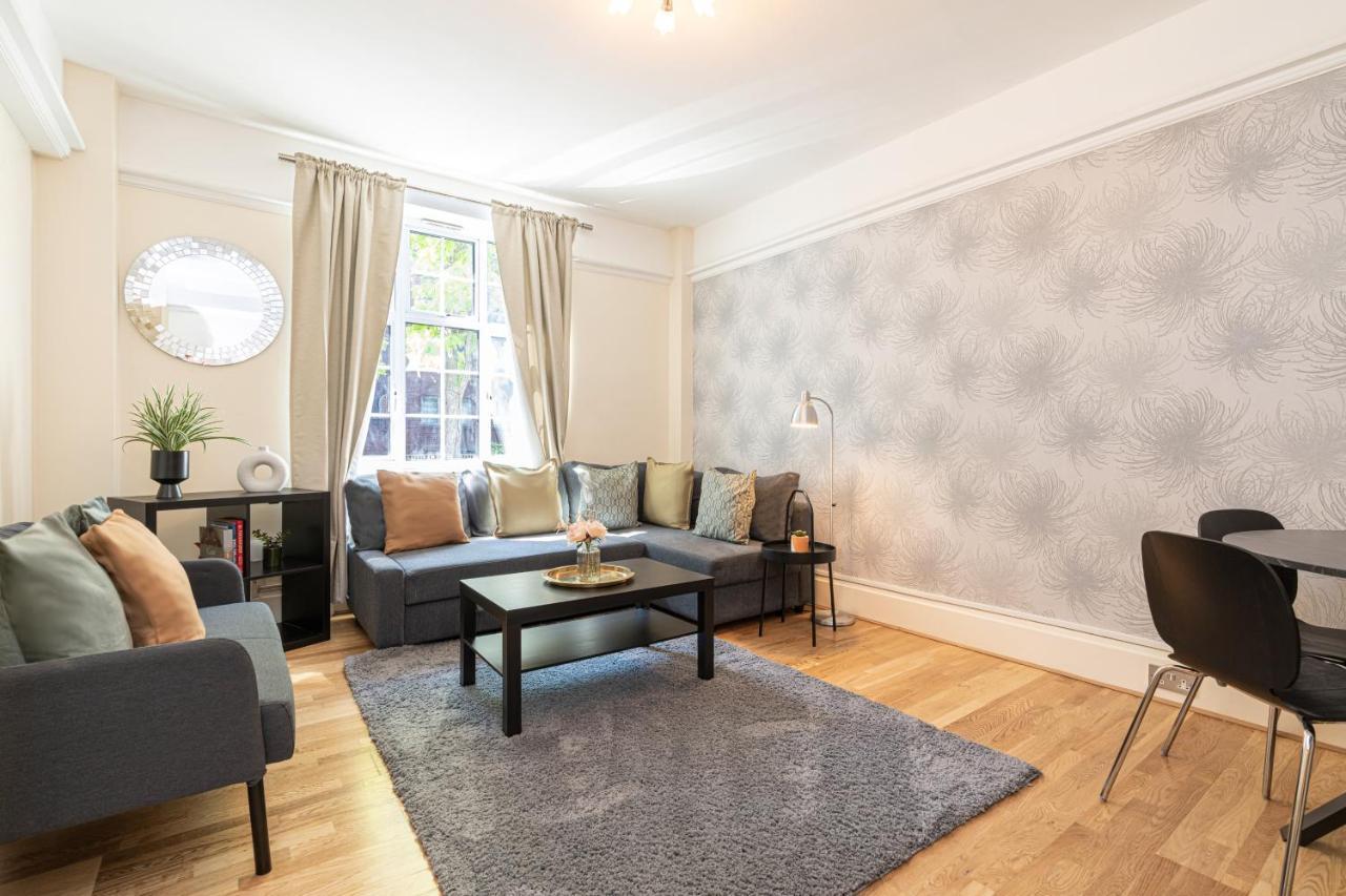 Charming 2 Bedroom Flat In Kensington High Street London