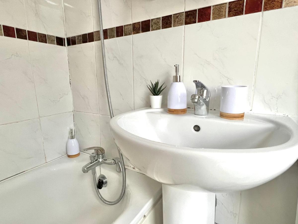 The Peachy-homey The Heart Of Trendy Brixton Apartment