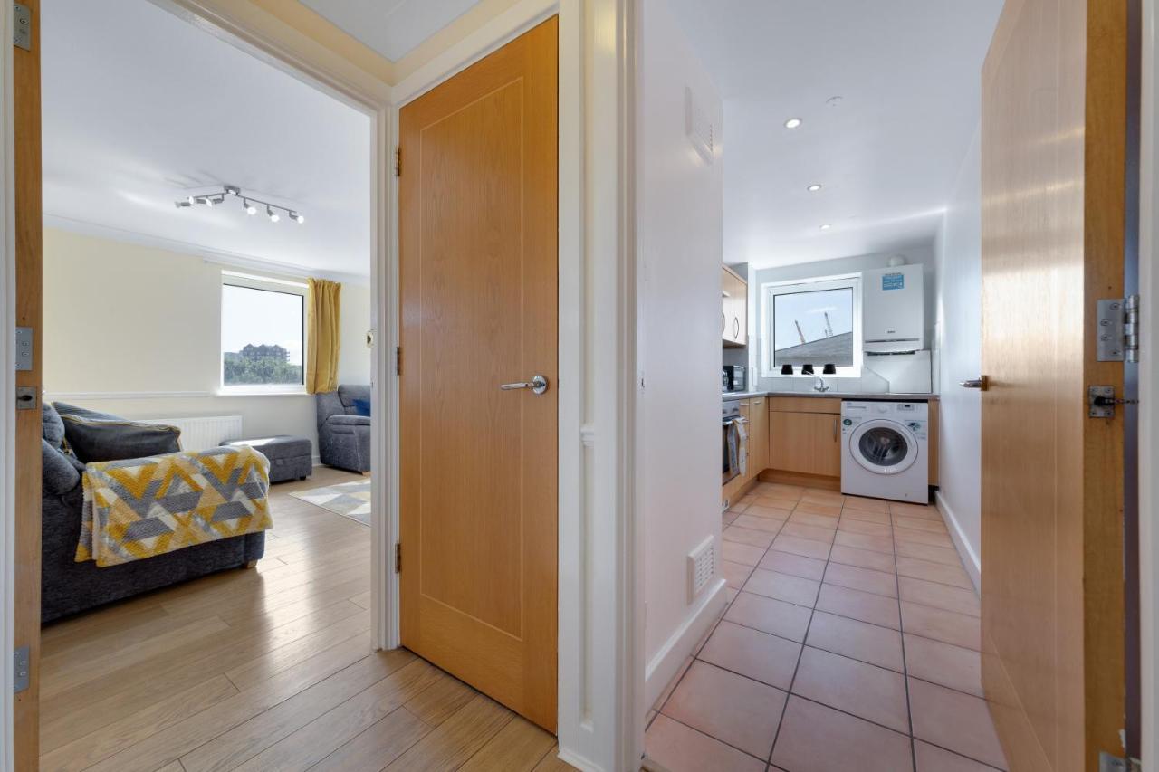 Flourish - Constant Court - Canary Wharf Apartment London