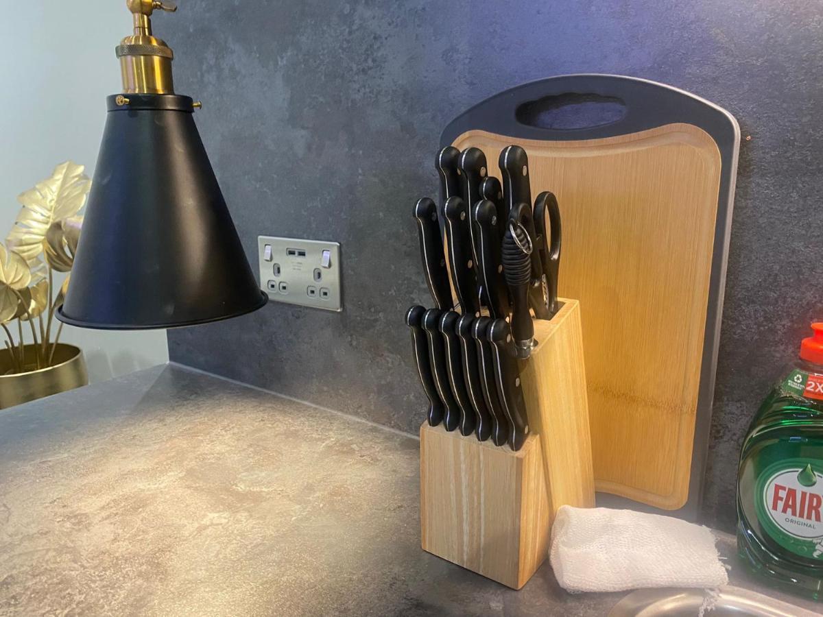 New Luxury Cyberpunk 1bed Studio Serviced Notting Hill Free Wifi & Netflix Location Perfect For Solo & Coupled Guests Apartamento *