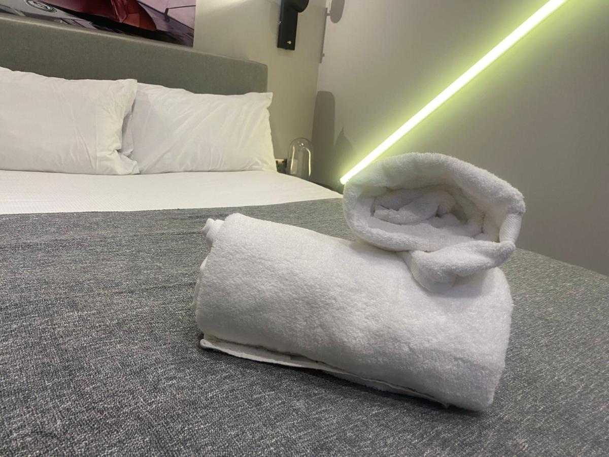 New Luxury Cyberpunk 1bed Studio Serviced Notting Hill Free Wifi & Netflix Location Perfect For Solo & Coupled Guests Apartamento