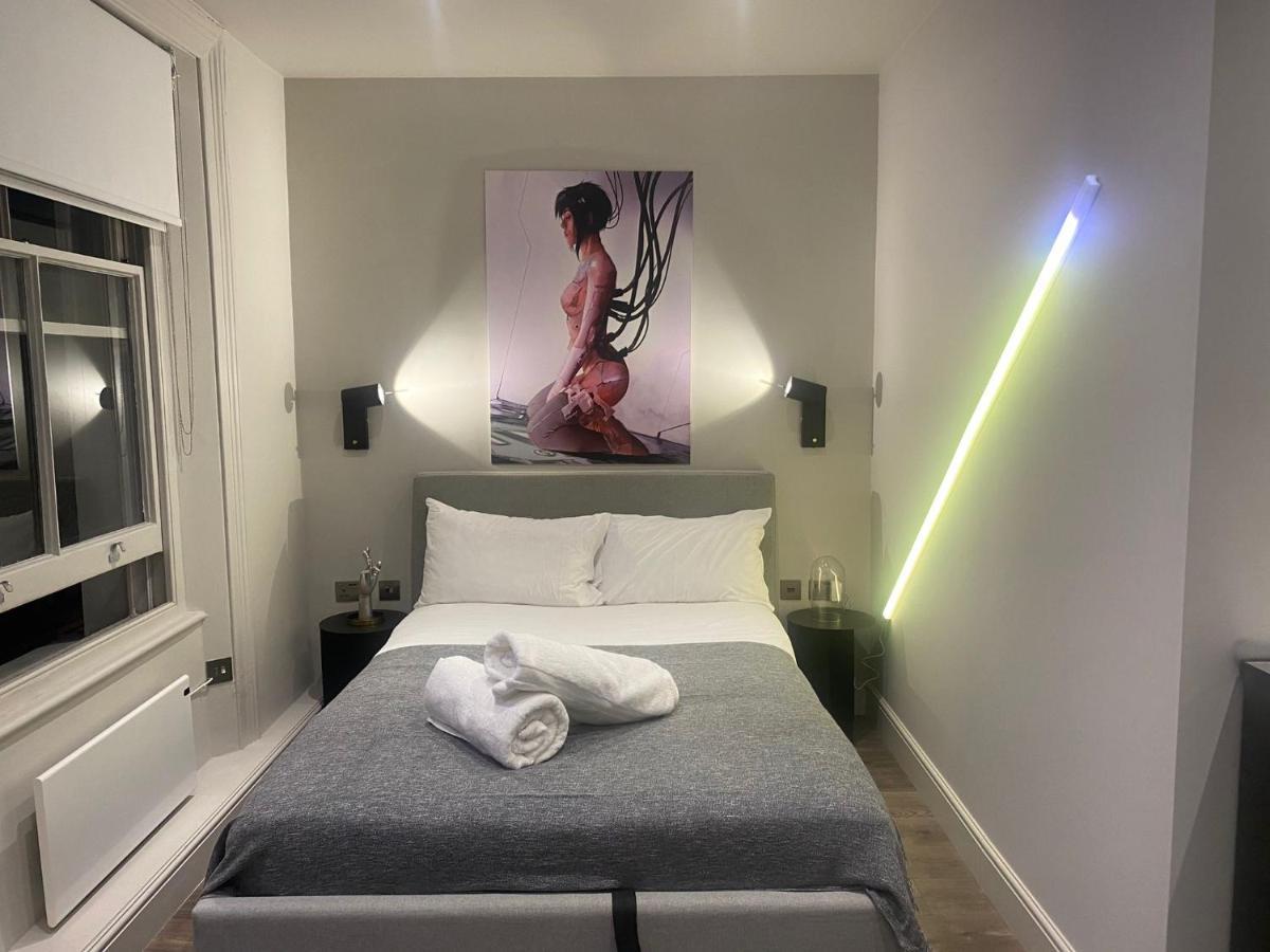 Apartamento New Luxury Cyberpunk 1bed Studio Serviced Notting Hill Free Wifi & Netflix Location Perfect For Solo & Coupled Guests