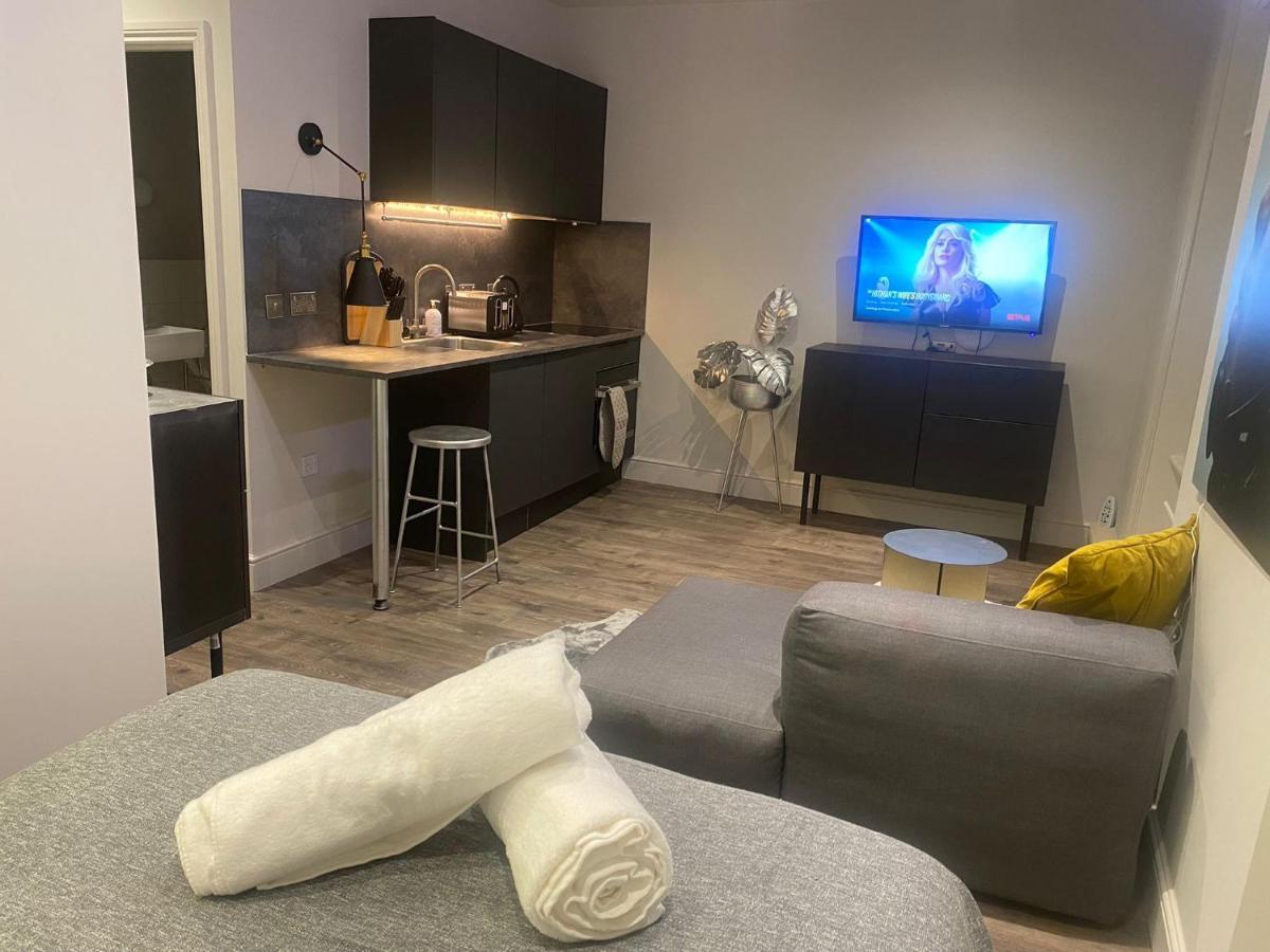 New Luxury Cyberpunk 1bed Studio Serviced Notting Hill Free Wifi & Netflix Location Perfect For Solo & Coupled Guests * Londres