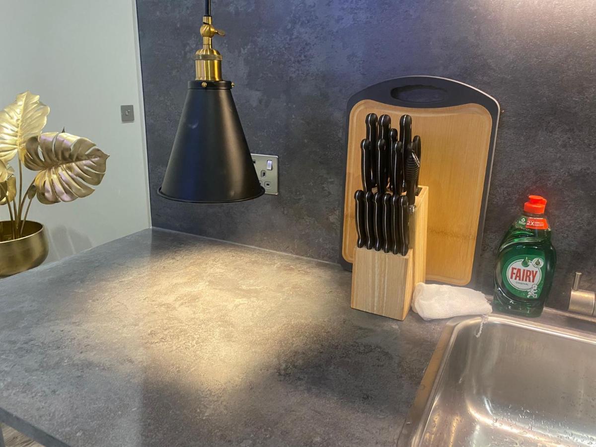 New Luxury Cyberpunk 1bed Studio Serviced Notting Hill Free Wifi & Netflix Location Perfect For Solo & Coupled Guests Apartamento